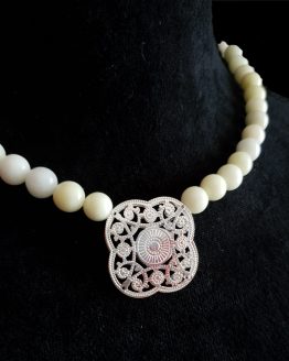 Solal Bijoux Haute Fantaisie collier aimanté de perles en jade jaune pâle