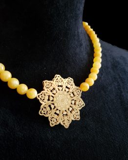 Solal Bijoux Haute Fantaisie collier aimanté de perles en jade mashan jaune